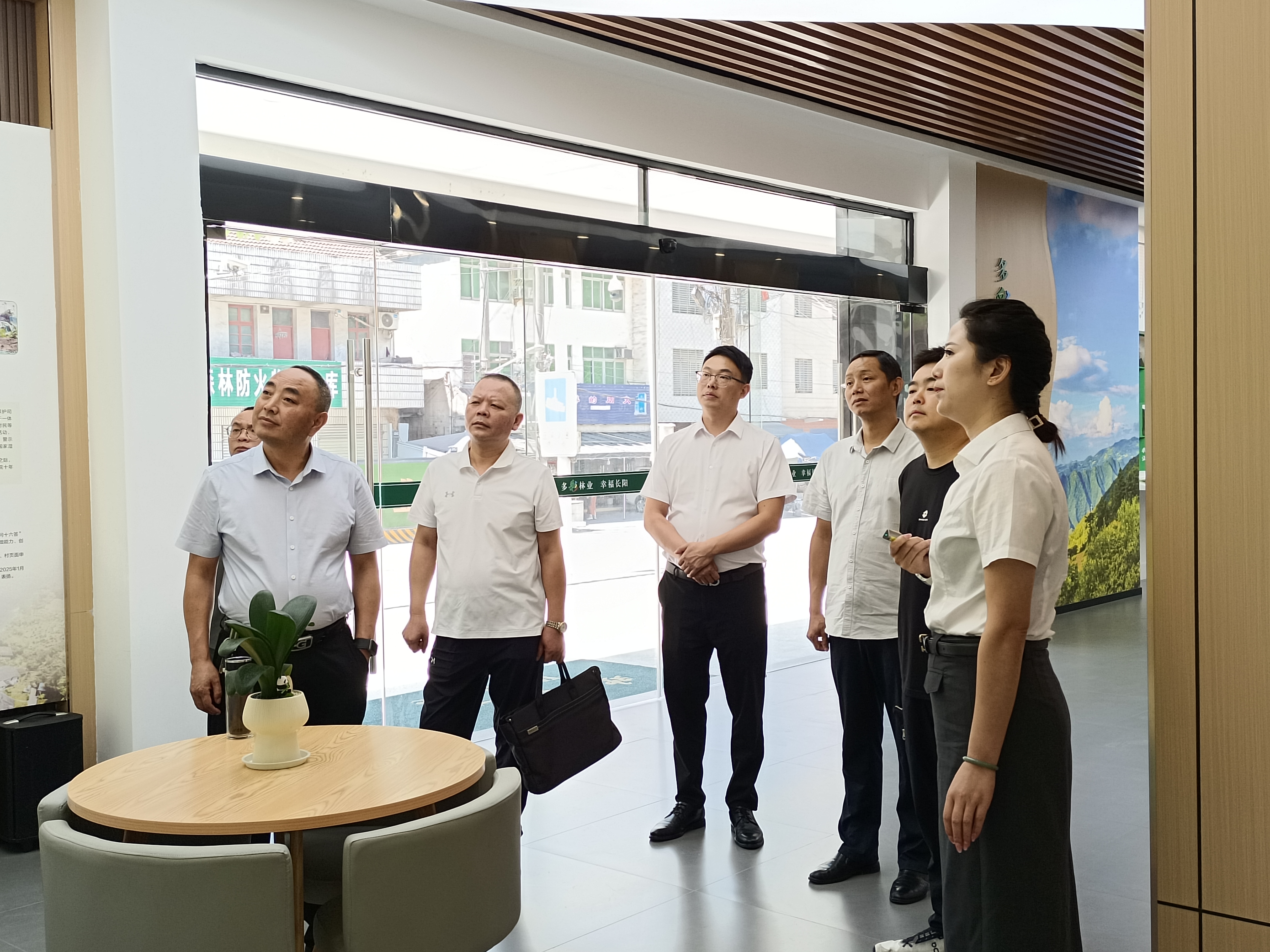 县际联动：保康县林业局考察长阳林业碳汇工