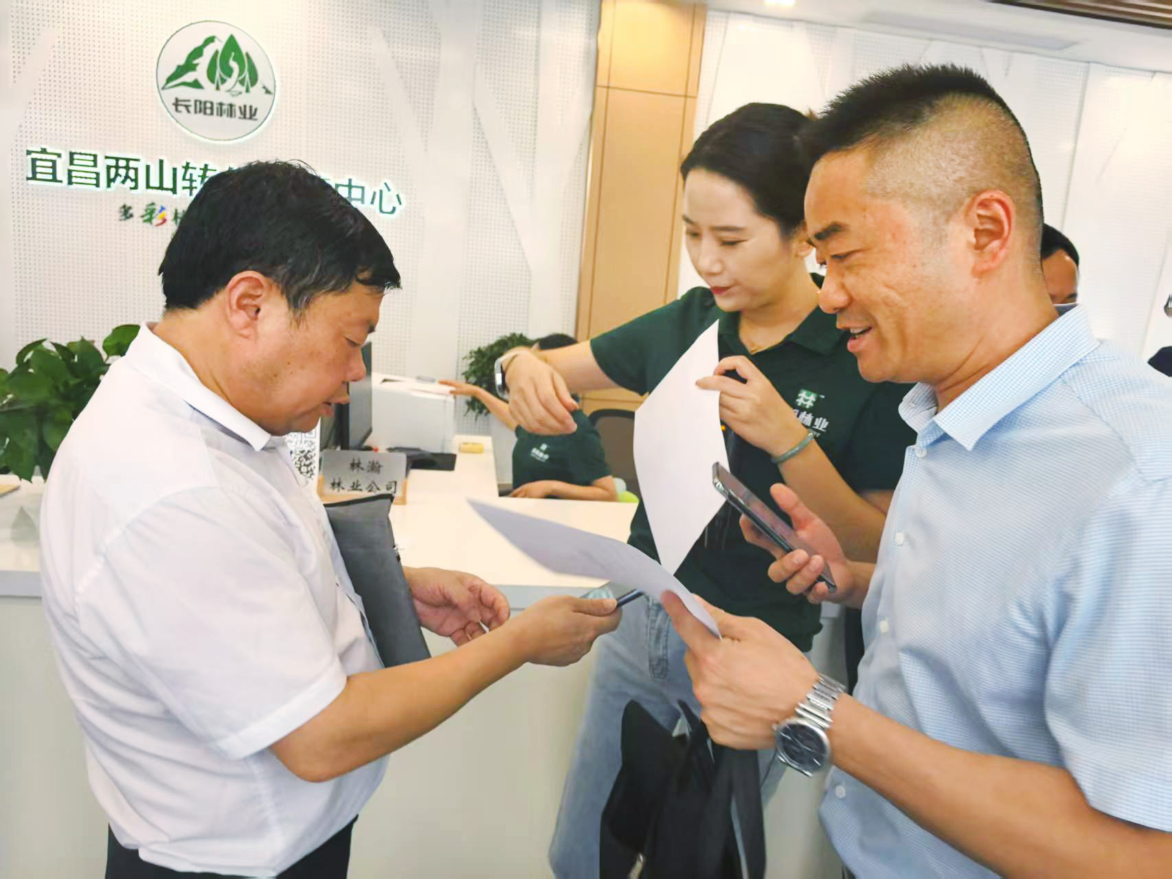 深化交流：孝感市资建局赴长阳考察林业碳汇